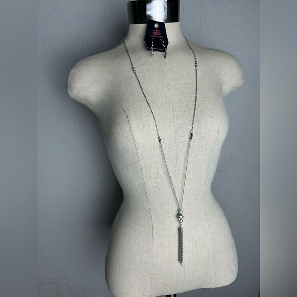 Paparazzi Elegant Silver Necklace with Tassel and earings - Picture 4 of 4